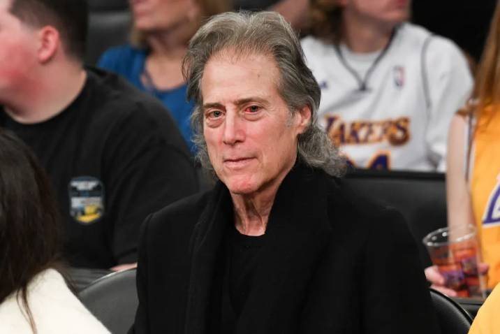 Comedian Richard Lewis has passed away at the age of 76.