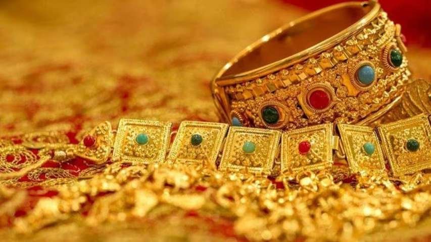 Gold and Silver Prices Dip Slightly: Hyderabad Balance.