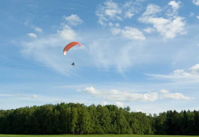 After 7 years, paragliding makes its return to Darjeeling.