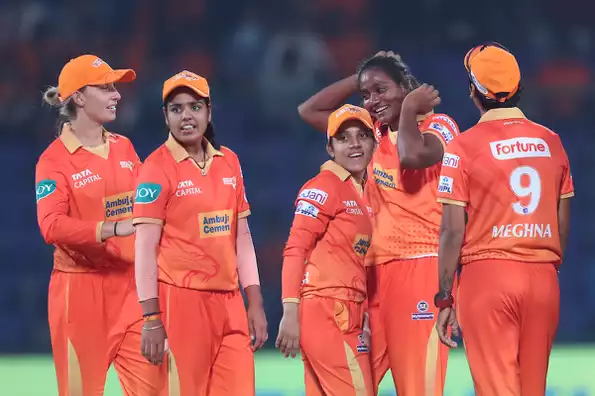 Shabnam’s standout performance edges Giants past Deepti, keeping their hopes alive