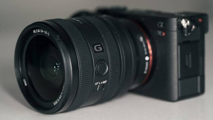 Sony FE 24-50mm F2.8 G Lens Review: A Compact and Versatile Option for Sony Mirrorless Cameras