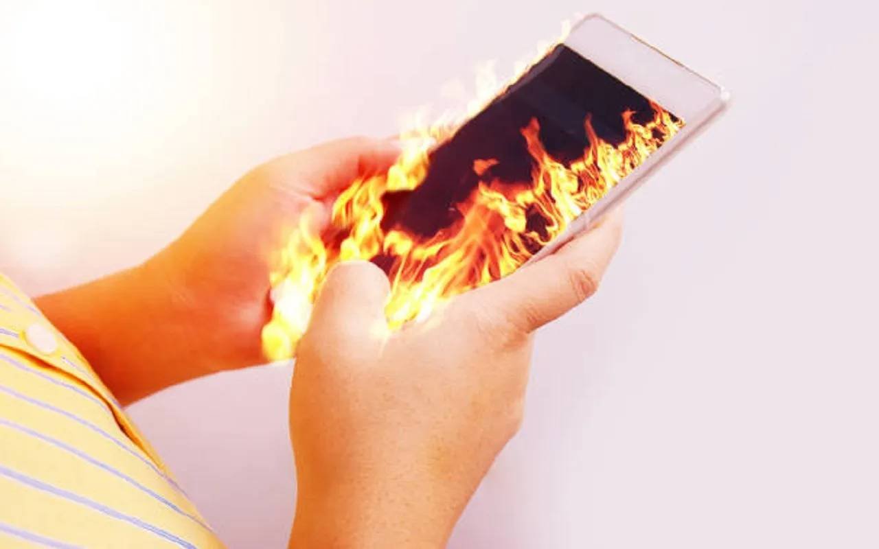 “Stay Safe: Avoid Smartphone Explosions During Summer!”