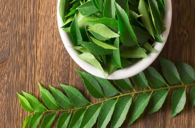 Benefits of chewing Curry leaves on an empty stomach