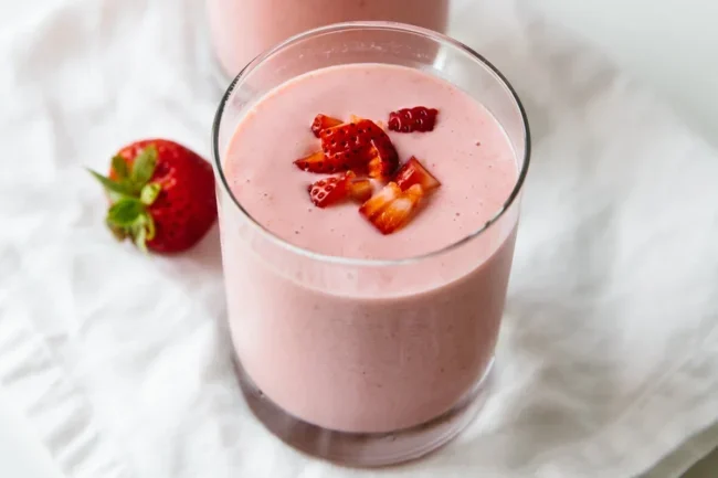 Strawberry Banana and Flax Smoothie