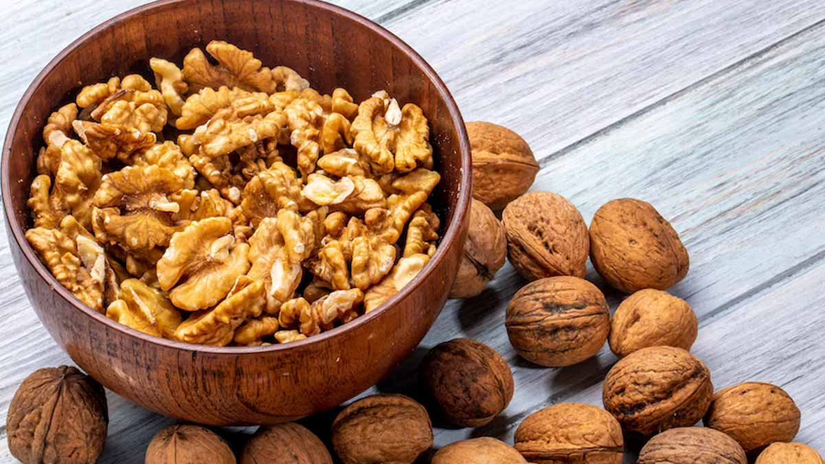 Benefits of consuming soaked walnuts in the morning