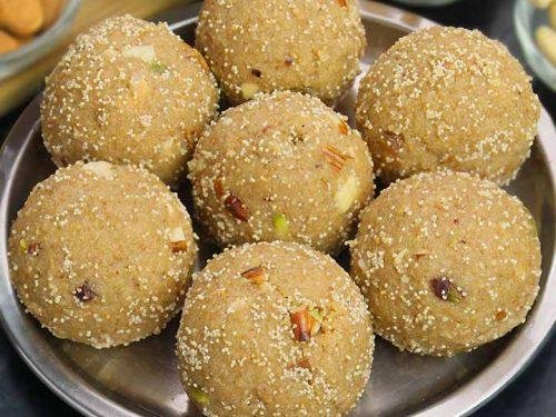 Gur Choorma Laddoo Recipe