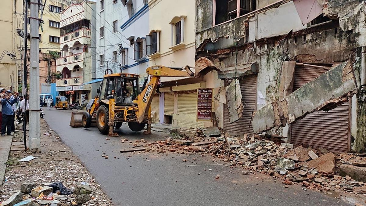 GHMC sets focus on dilapidated buildings, cellar excavations