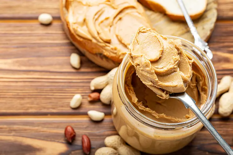 A Spoonful of Peanut Butter Before Bed: Top US Doctor Explains Why This Could Be Beneficial
