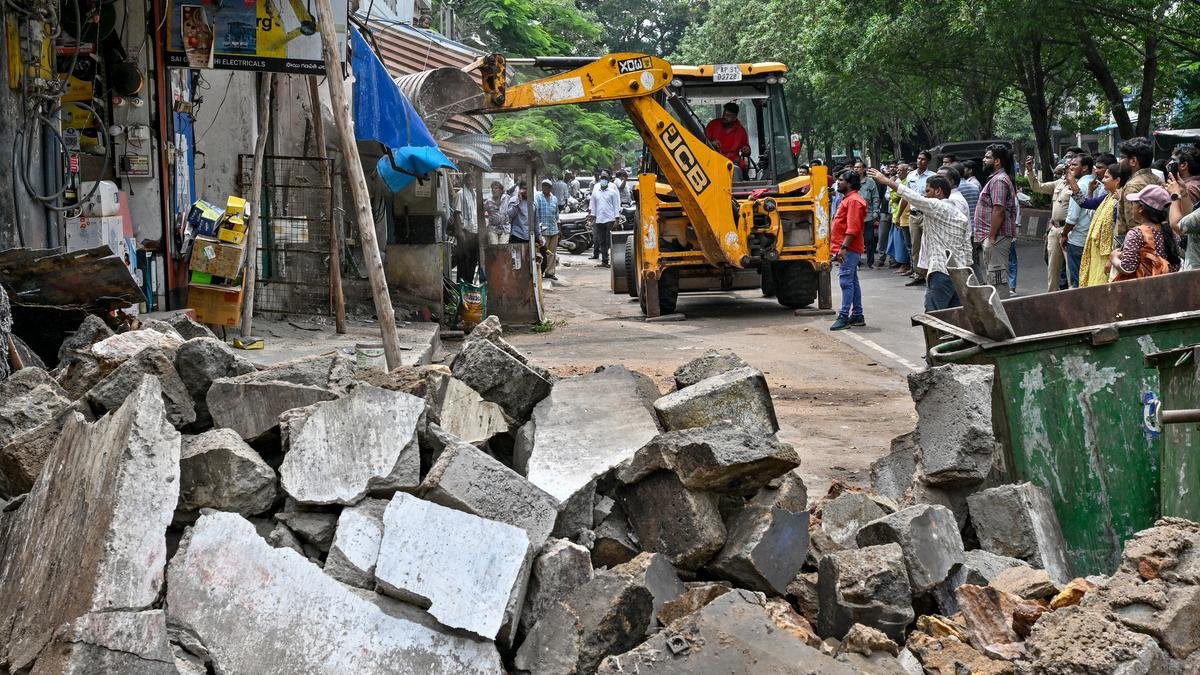 Operation Lungs: YSRCP calls eviction of vendors in Vizag ‘illegal’, submits memo to GVMC