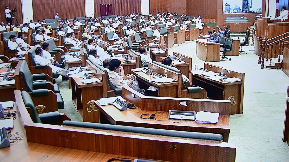 Assembly Passes Bills Increasing Daily Working Hours, Reducing Green Tax on HCVs