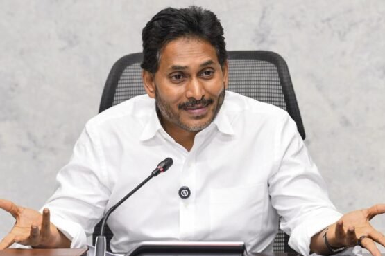 Onion, Tomato Farmers on the Brink Amid Steep Fall in Prices, Govt. Neglect: YSRCP Chief Jagan