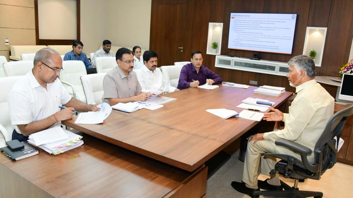 Naidu calls for evaluation of A.P.’s mineral wealth, moots mining lease quota for Vaddera community