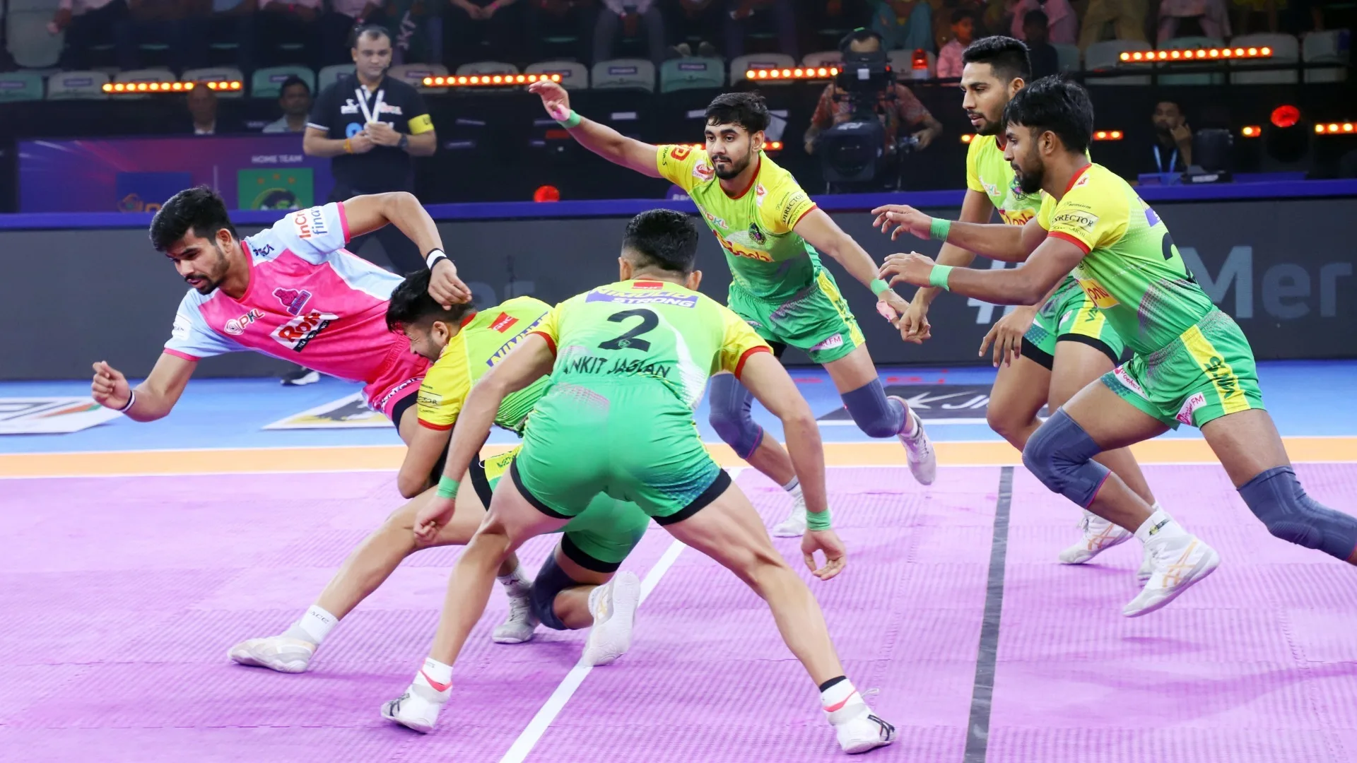 “Patna Pirates Sink Jaipur Pink Panthers to Secure Playoff Qualification”