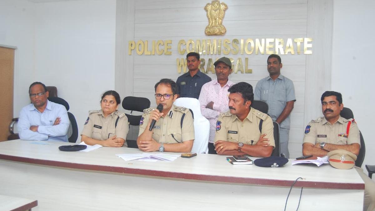 CPI Maoist senior leader surrenders before Warangal CP