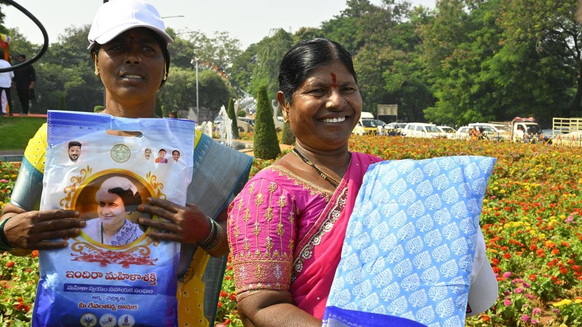 One Crore Sarees to Be Distributed in Two Phases; Telangana CM Launches Scheme on Former PM Indira Gandhi’s Birth Anniversary