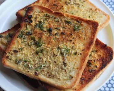 Butter Garlic Toast Recipe – The Perfect Crispy & Flavorful Snack