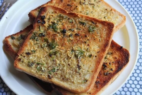 Butter Garlic Toast Recipe – The Perfect Crispy & Flavorful Snack