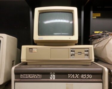 Minicomputer – The Mid-Range Computer System