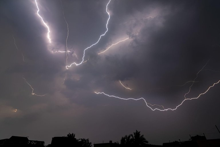 Thunderstorms to Continue in State This Week, Mercury Also to Rise