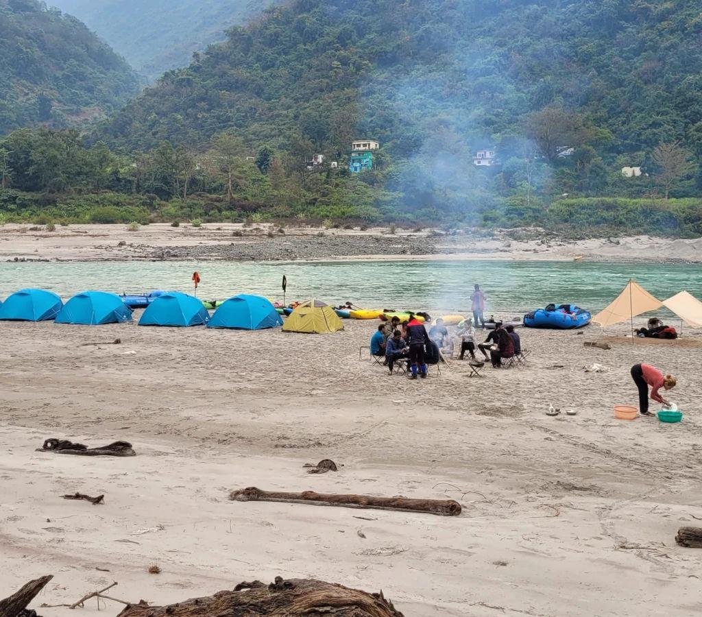 Riverside Camping Adventure – Experience Nature Like Never Before