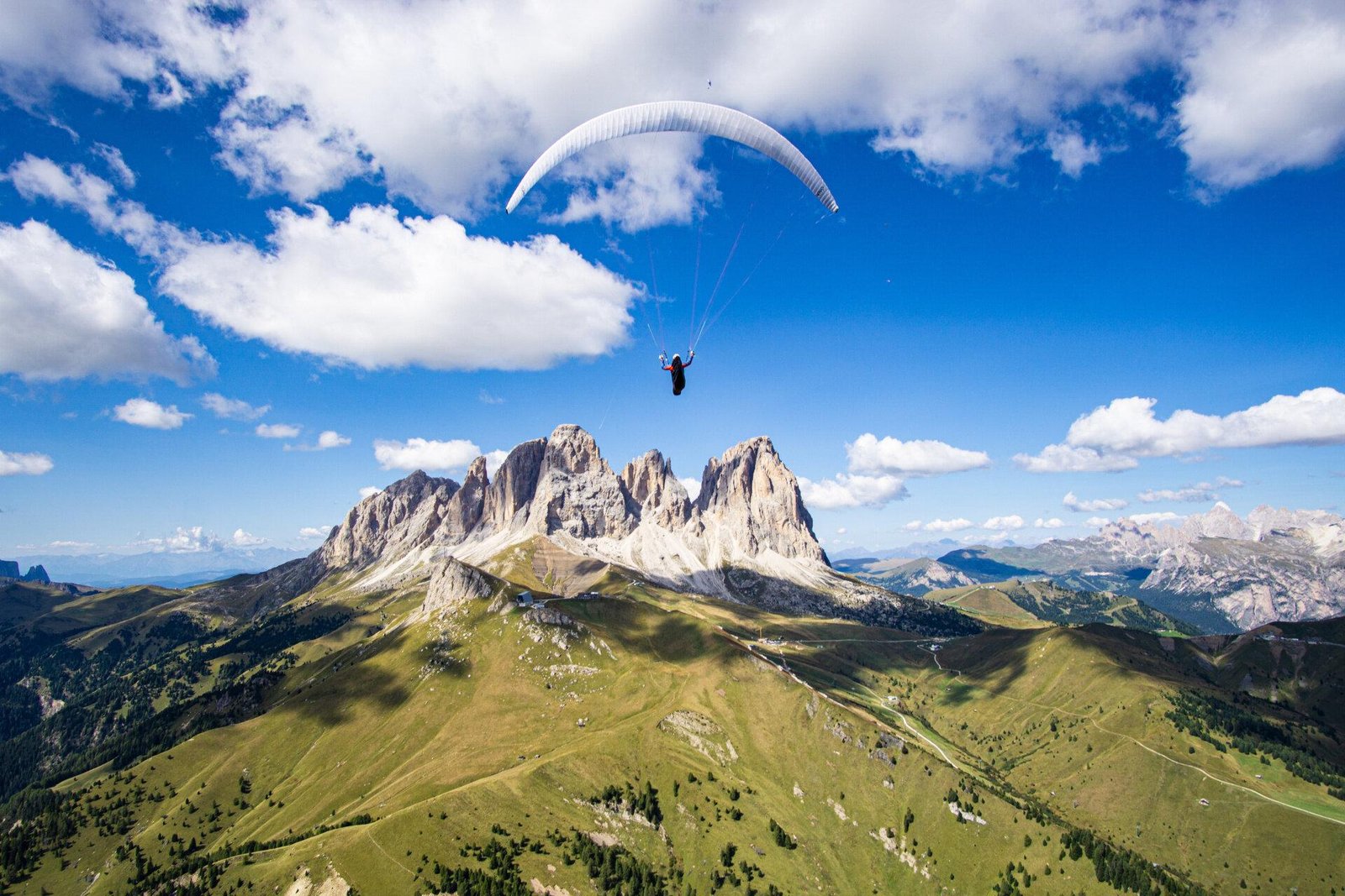 Soaring Above the Mountains: The Ultimate Paragliding Adventure Experience